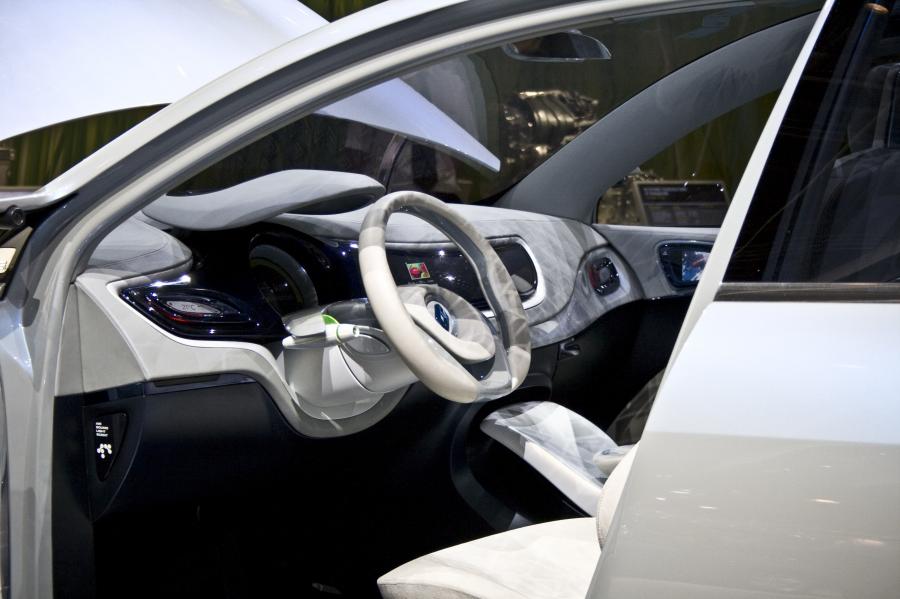  Renault Fluence Z.E. Concept 2009 года  (фото 65 из 103)